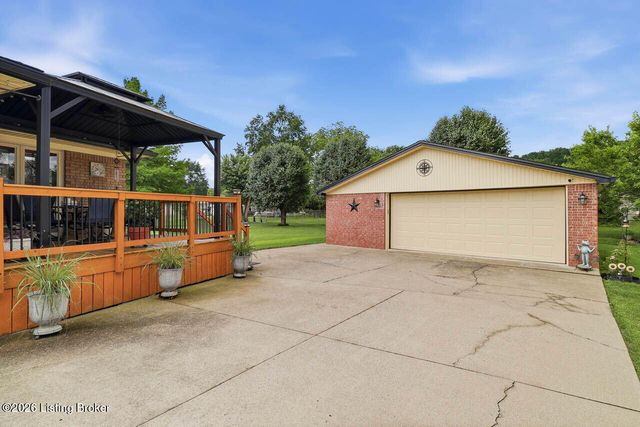 8104 Tonya Ct, Louisville, KY 40214