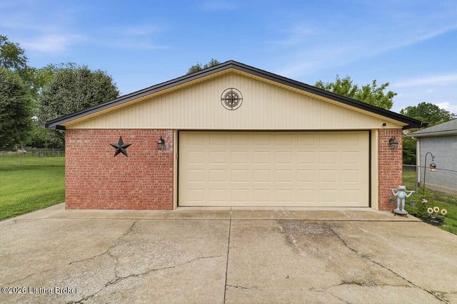 8104 Tonya Ct, Louisville, KY 40214