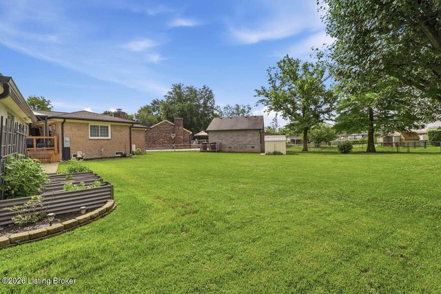 8104 Tonya Ct, Louisville, KY 40214