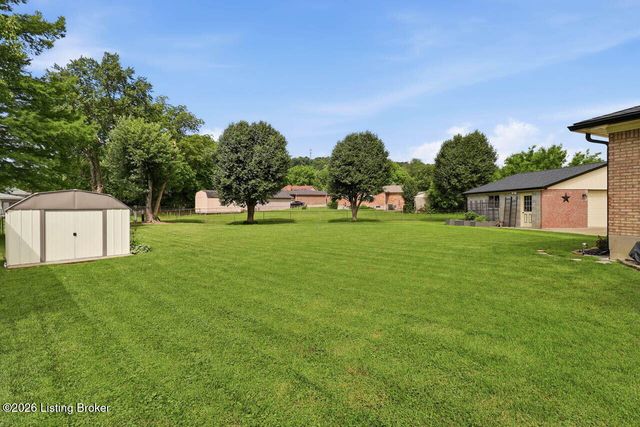 8104 Tonya Ct, Louisville, KY 40214