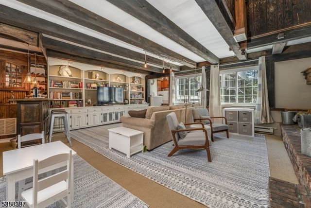 44 Hoffman Dr, Califon Boro, NJ 07830