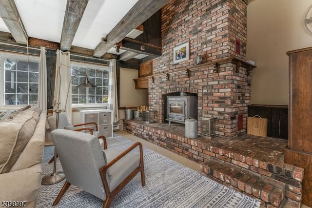 44 Hoffman Dr, Califon Boro, NJ 07830