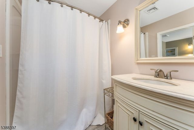 44 Hoffman Dr, Califon Boro, NJ 07830