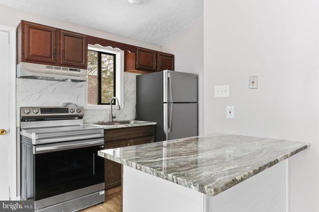 6522 RUNNYMEAD LN, Tobyhanna, PA 18466