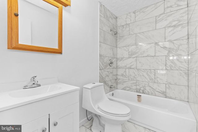 6522 RUNNYMEAD LN, Tobyhanna, PA 18466