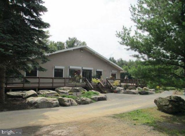 6522 RUNNYMEAD LN, Tobyhanna, PA 18466