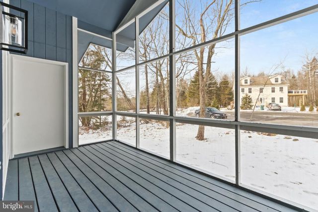 6522 RUNNYMEAD LN, Tobyhanna, PA 18466