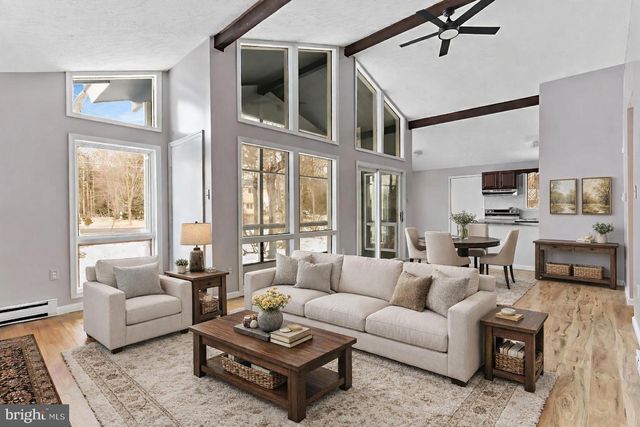 6522 RUNNYMEAD LN, Tobyhanna, PA 18466