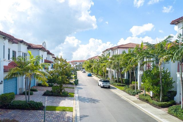 11660 SW 13th Court, Pembroke Pines, FL 33025
