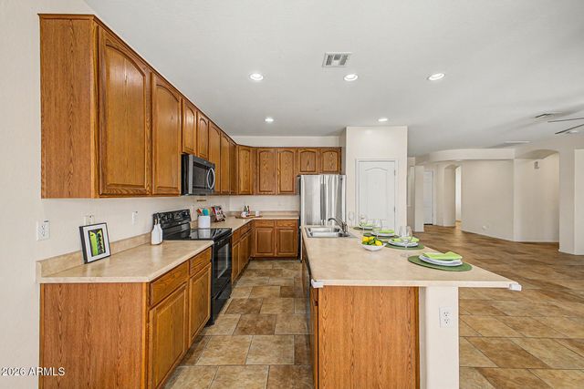 2124 W RED BIRD Road, Phoenix, AZ 85085