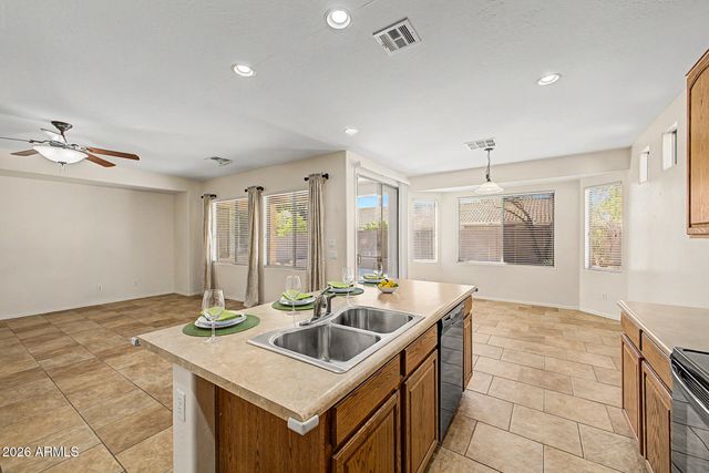 2124 W RED BIRD Road, Phoenix, AZ 85085