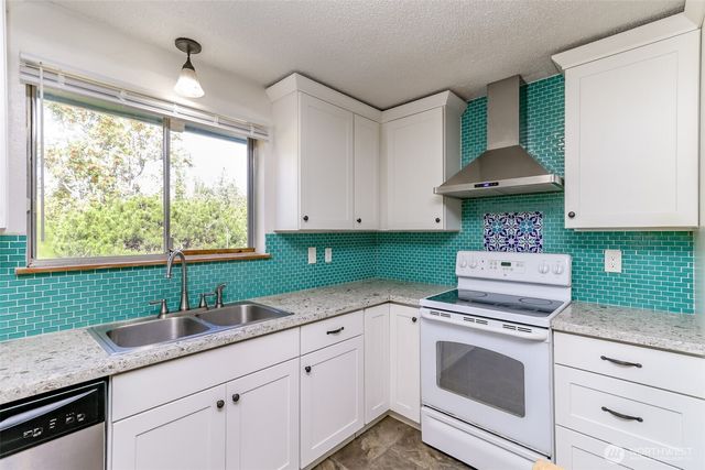 2501 64th Avenue NE, Tacoma, WA 98422