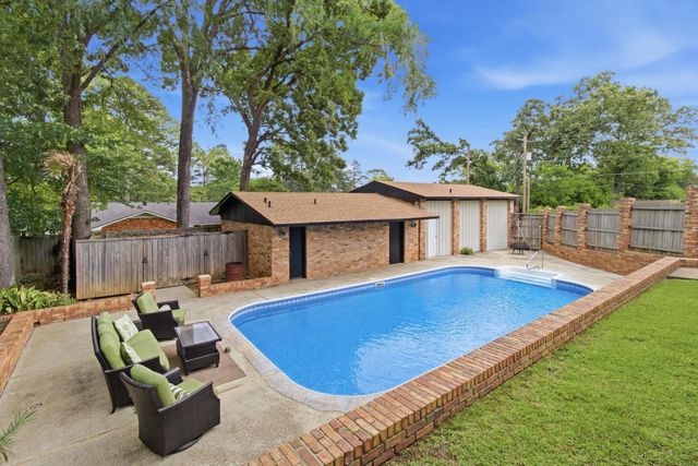 1800 Cardinal St, Longview, TX 75601