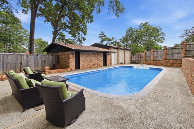 1800 Cardinal St, Longview, TX 75601