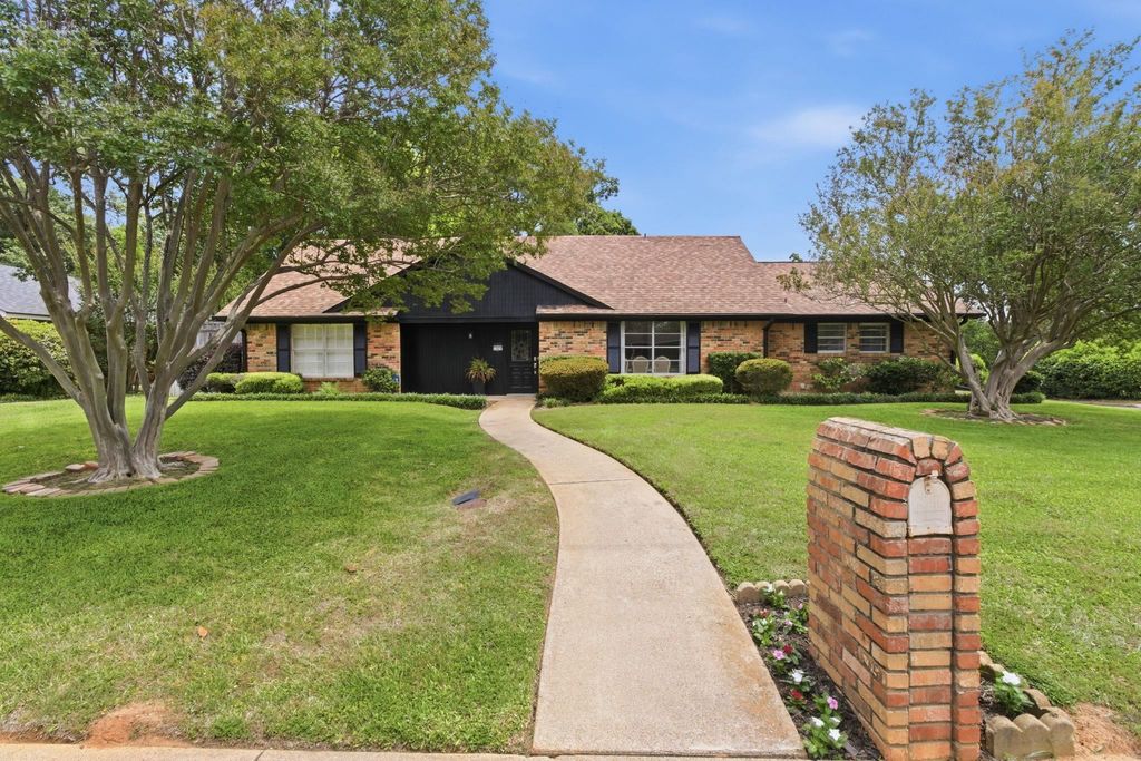 1800 Cardinal St, Longview, TX 75601