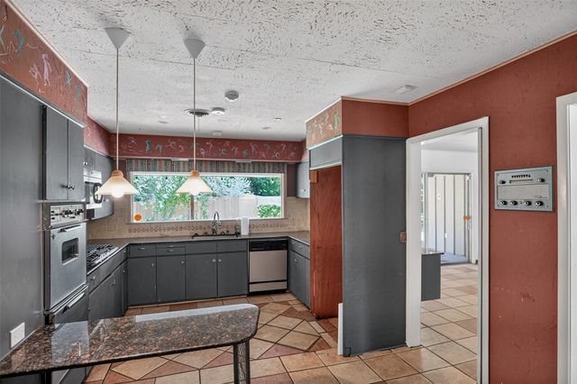1911 Harrison Avenue, Paris, TX 75460