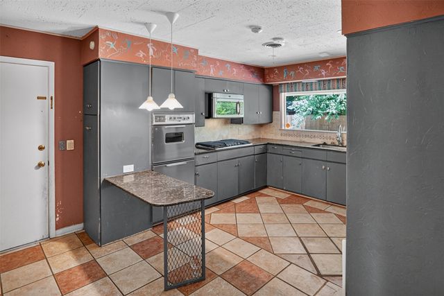 1911 Harrison Avenue, Paris, TX 75460