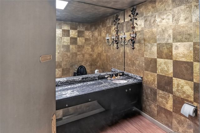 1911 Harrison Avenue, Paris, TX 75460