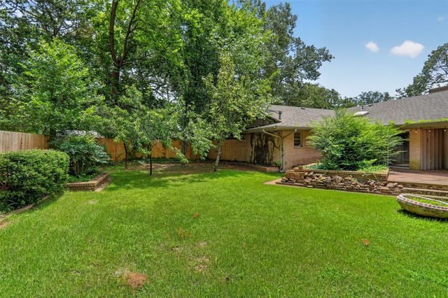 1911 Harrison Avenue, Paris, TX 75460