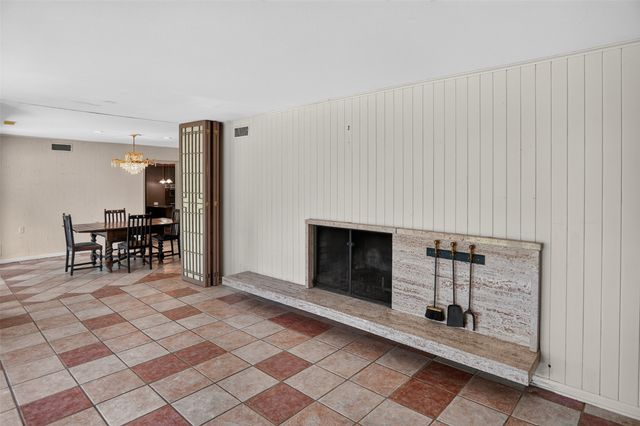 1911 Harrison Avenue, Paris, TX 75460