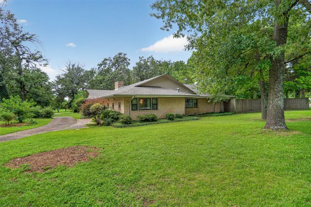 1911 Harrison Avenue, Paris, TX 75460