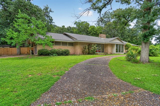 1911 Harrison Avenue, Paris, TX 75460