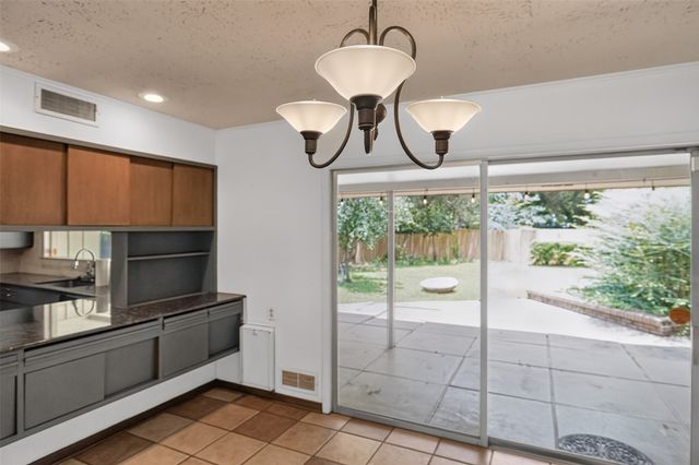 1911 Harrison Avenue, Paris, TX 75460