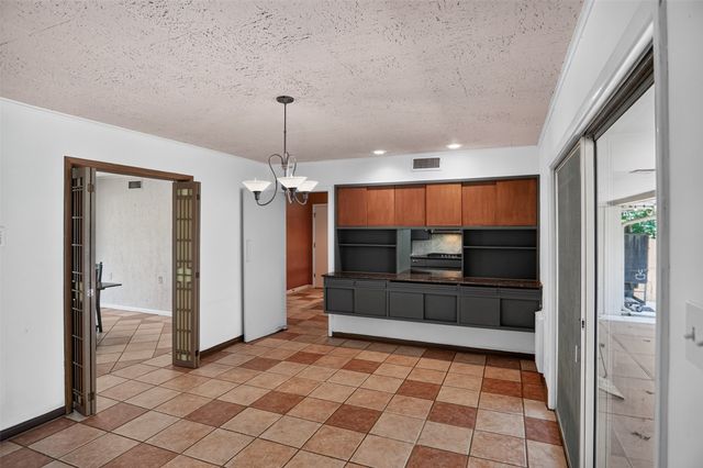 1911 Harrison Avenue, Paris, TX 75460