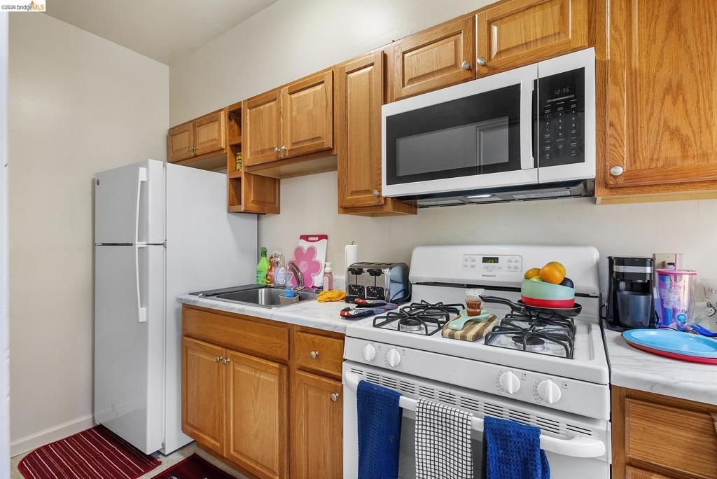 Image 10 of property listing at 4609 Bond St, Oakland, CA 94601