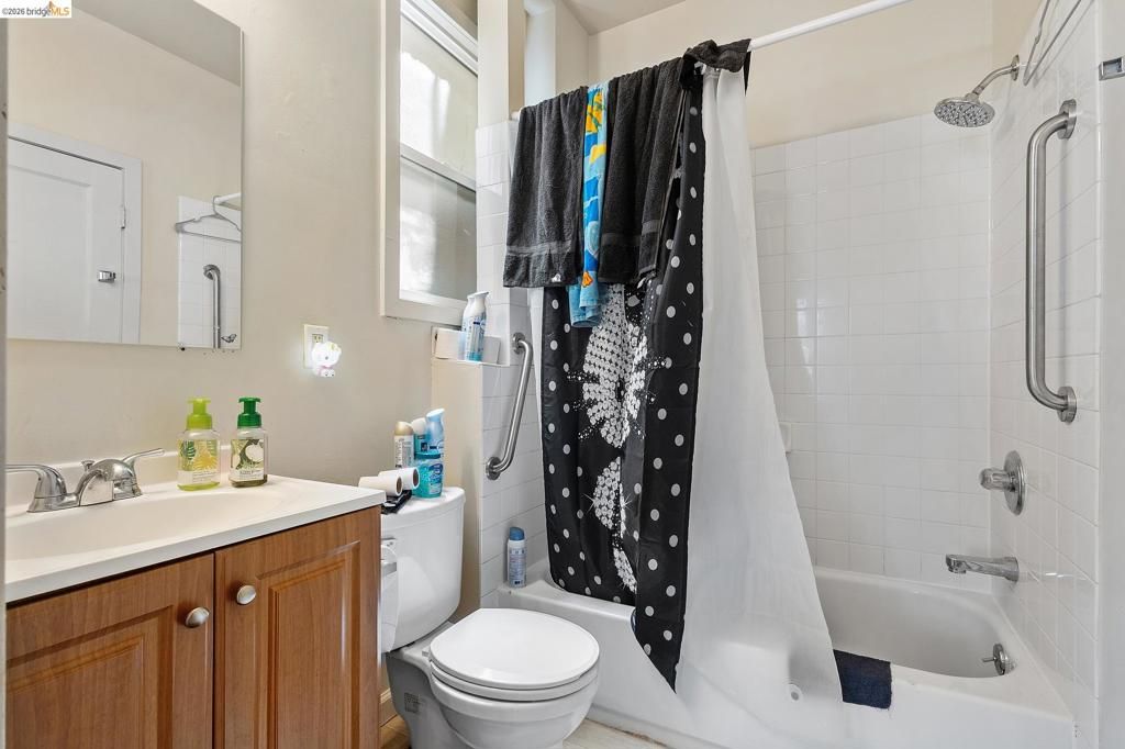 Image 11 of property listing at 4609 Bond St, Oakland, CA 94601