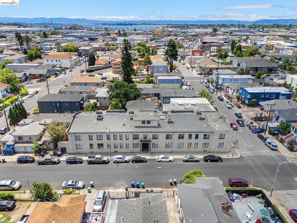 Image 15 of property listing at 4609 Bond St, Oakland, CA 94601