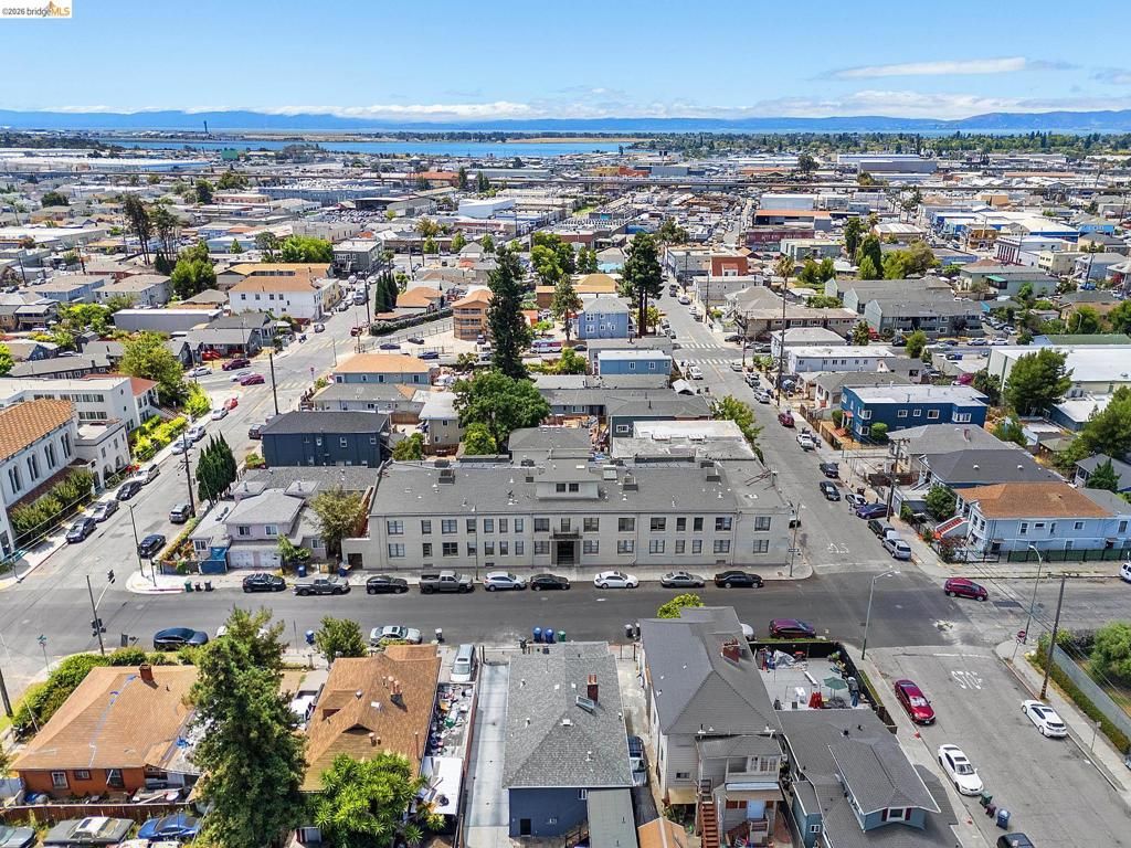 Image 16 of property listing at 4609 Bond St, Oakland, CA 94601