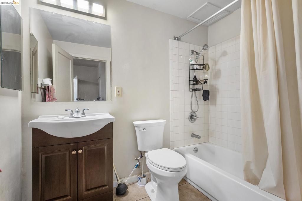 Image 8 of property listing at 4609 Bond St, Oakland, CA 94601