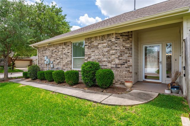 1201 N Riviera Circle, Pearland, TX 77581