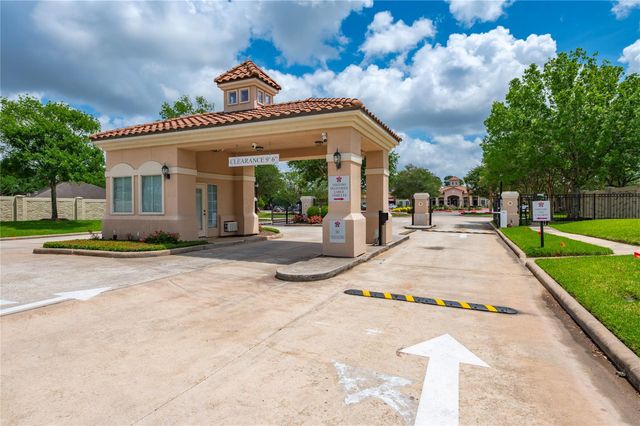 1201 N Riviera Circle, Pearland, TX 77581