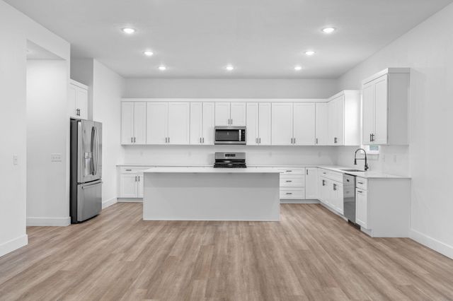 1312 S Birch Avenue, Springfield, MO 65802