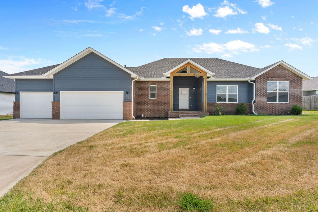 1312 S Birch Avenue, Springfield, MO 65802