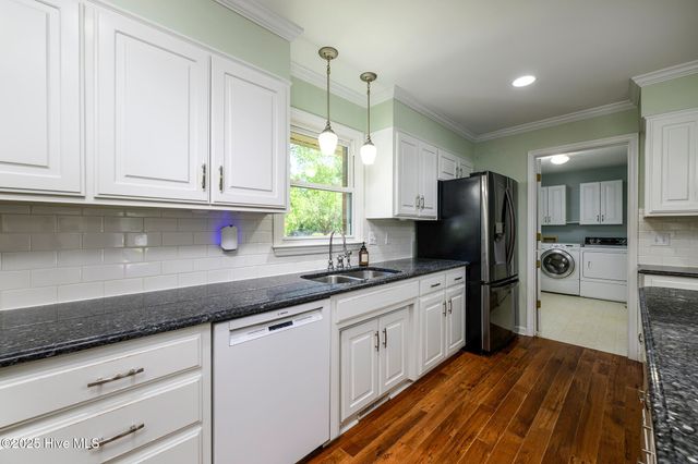 900 Leeward Drive, Trent Woods, NC 28562