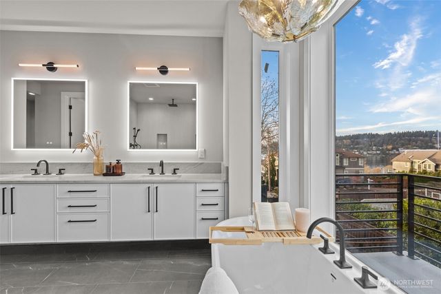 904 N 33rd Place, Renton, WA 98056