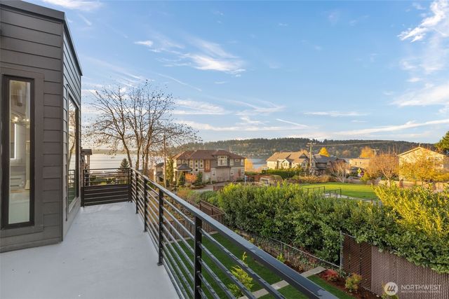 904 N 33rd Place, Renton, WA 98056