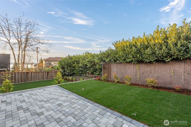 904 N 33rd Place, Renton, WA 98056