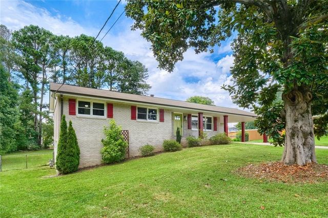 2376 Falls River Drive, Lithia Springs, GA 30122