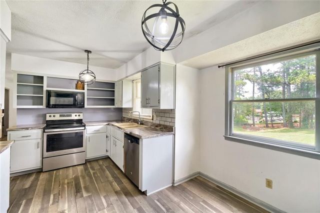 2376 Falls River Drive, Lithia Springs, GA 30122