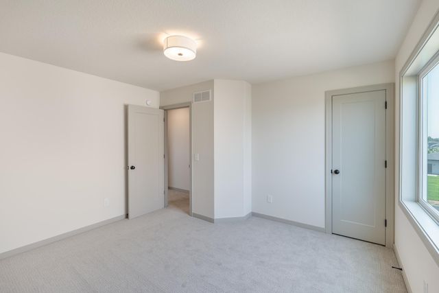 5036 Airlake Draw, Woodbury, MN 55129