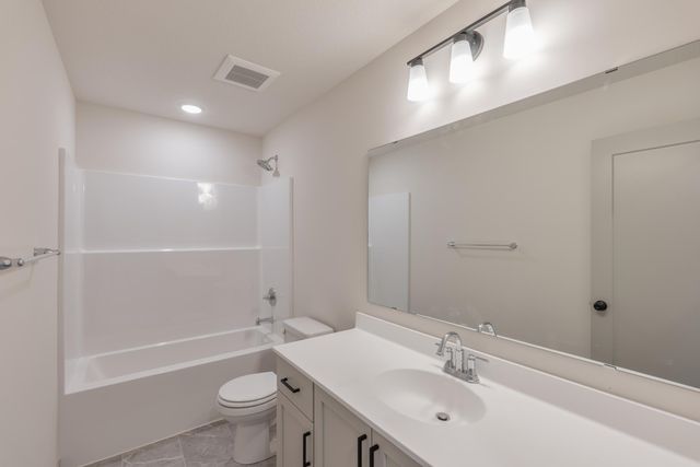 5036 Airlake Draw, Woodbury, MN 55129