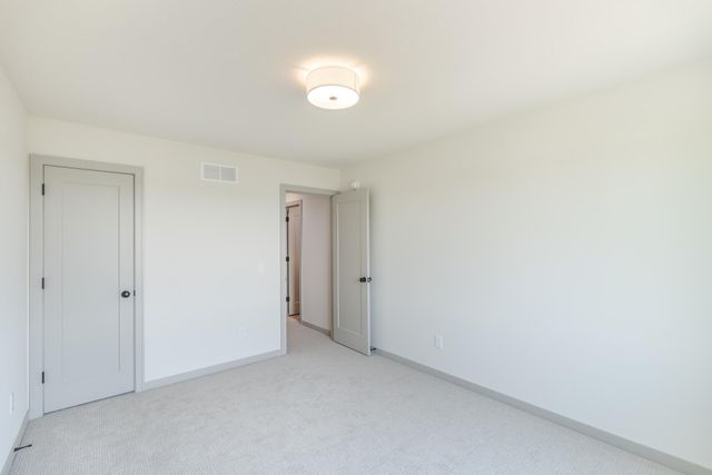 5036 Airlake Draw, Woodbury, MN 55129