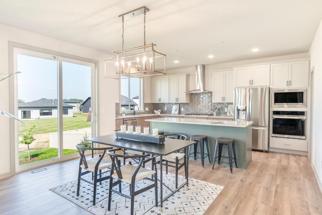 5036 Airlake Draw, Woodbury, MN 55129