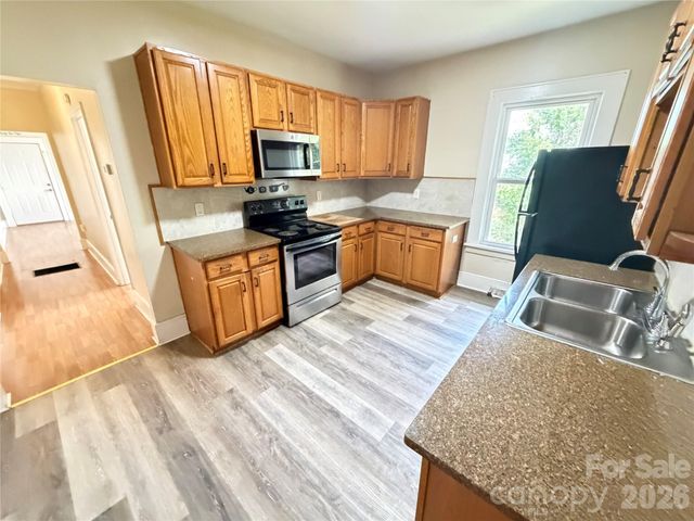 2149 Camp Greene Street, Charlotte, NC 28208