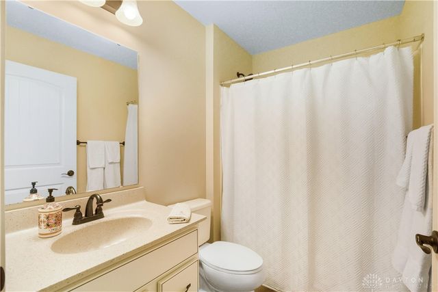 5 Old Pond Road, Springboro, OH 45066