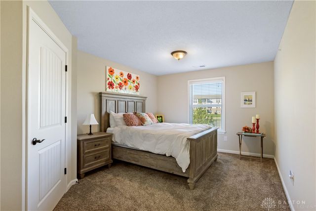 5 Old Pond Road, Springboro, OH 45066